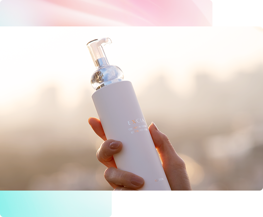 Discover your new self with the EXCIA brightening.