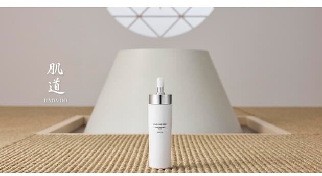 Milk first.
A daily ritual to reveal your real beauty.
